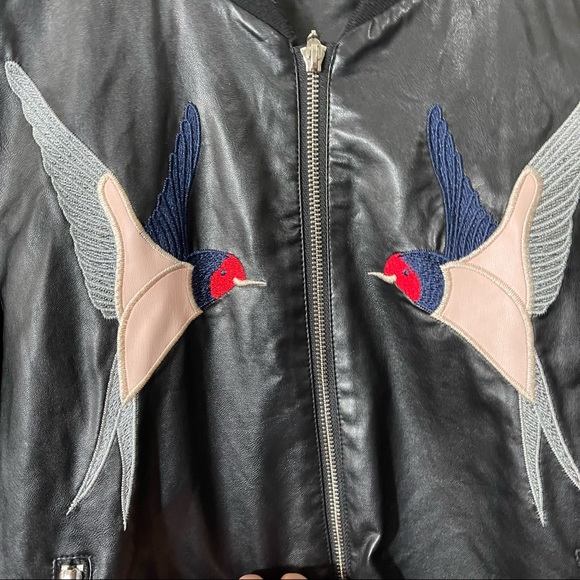 Bagatelle faux leather Bomber Jacket in black with embroidered hummingbirds - Picture 3 of 10